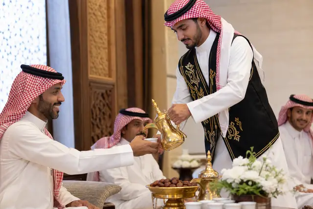 قهوجيين جده: دليل ضيافة مرتبة من استقبال الضيوف إلى ختام المناسبة
